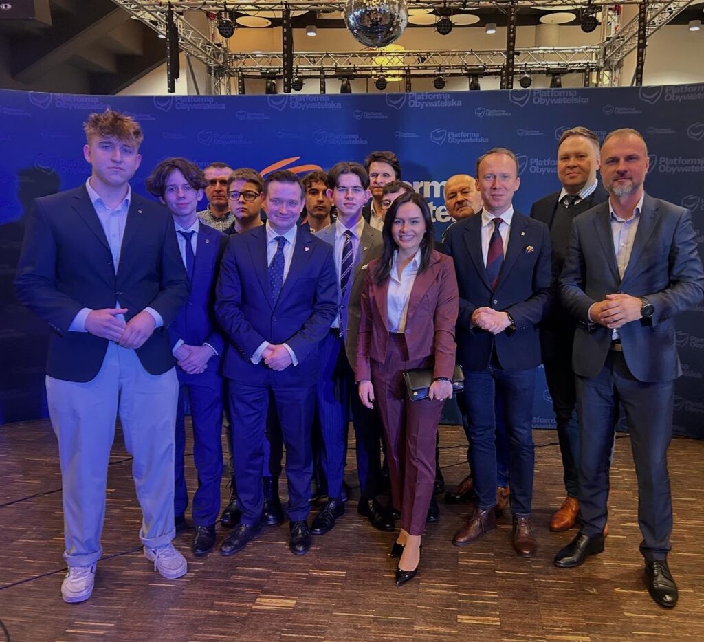 Igor Gregorek z Samuelem Zaniem, Gabrielem Jazem, Maciejem Kupajem, Aleksandrą Krzeszewską oraz Jarosławem Rabczenko